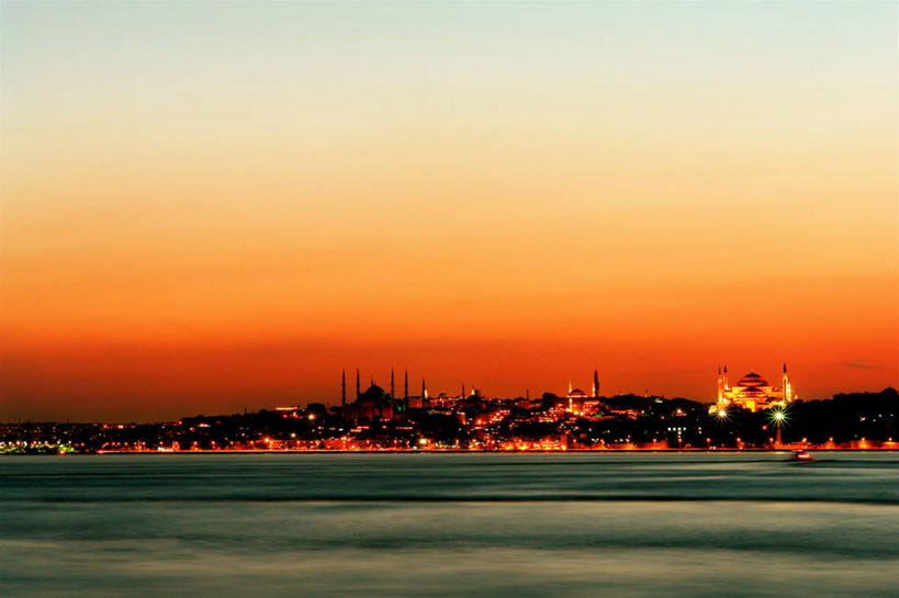 无人,横图,室外,度假,海洋,美景,水,天际线,城市风光,城市,建筑,欧洲,景观,纪念碑,光亮,历史,娱乐,天空,黄昏,地标建筑,享受,休闲,橙色,景色,放松,摄影,宁静,照亮,中东,清真寺,伊斯坦布尔,万里无云,苏雷曼尼亚清真寺,苏莱曼尼耶清真寺,旅行