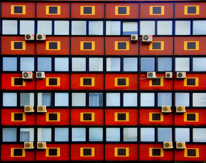 无人,横图,室外,背景,重复,窗户,建筑,一排,整齐,空调,排列,红色,摄影,顺序,队列,塞尔维亚,式样,一致,全画面,全框架,全帧,全画幅,贝尔格雷德