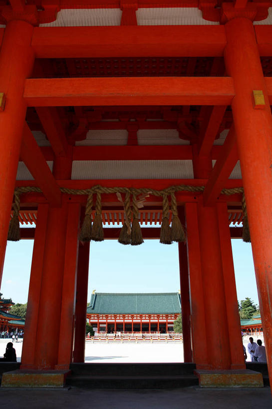 太阳穴,无人,竖图,室外,白天,仰视,建筑,日本,亚洲,日本文化,地标建筑,摄影,宗教,京都府,宗教建筑,东亚,东亚文化,本州,本州岛,日本国,近畿地方,近畿,灵性,低角度拍摄,旅行,传统文化