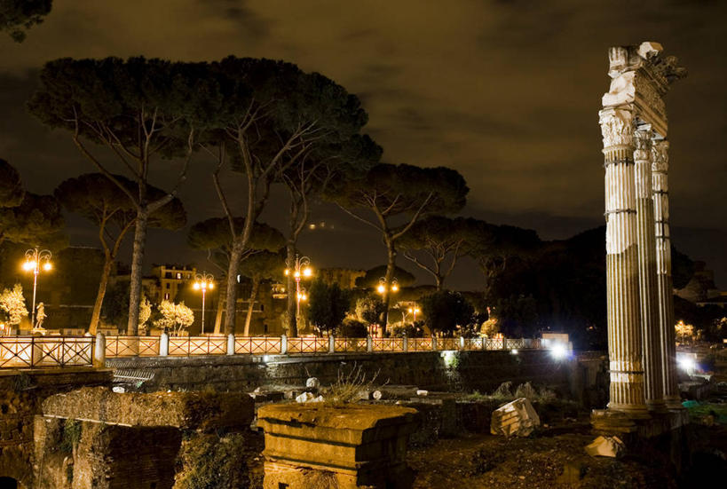 无人,横图,室外,夜晚,建筑,街道,路灯,意大利,罗马,柱子,光亮,首都,历史,废墟,树,古代,地标建筑,摄影,照亮,照明设备,南欧,意大利文化,古罗马广场,罗马省,旅行,过去