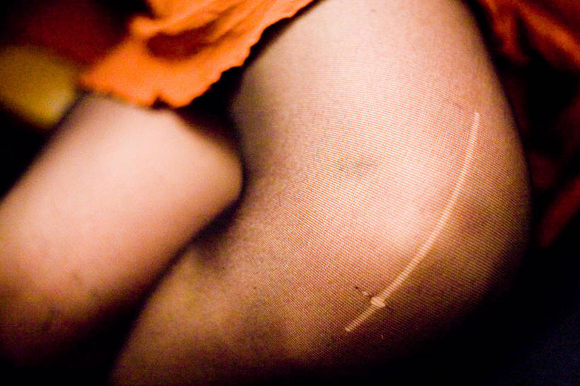 腿,一个人,跑,横图,室内,黑色背景,黑色,橙色,人体,摄影,长袜,动作,长筒袜,澳大拉西亚,四肢,影棚拍摄