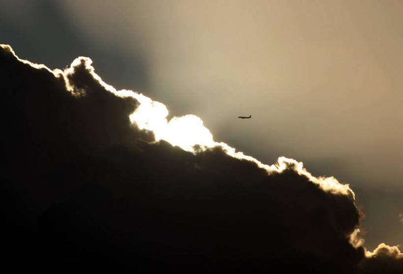 无人,横图,室外,仰视,飞机,日光,西班牙,云,自然,黄昏,运输,摄影,环境,逆光,伊比利亚半岛,低角度拍摄