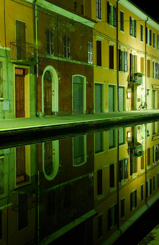 无人,竖图,室外,夜晚,水,建筑,意大利,欧洲,反射,流水,摄影,宁静,运河,南欧,意大利文化,意大利共和国,艾米利亚.罗马涅,艾米利亚.罗马涅大区,费拉拉,旅行