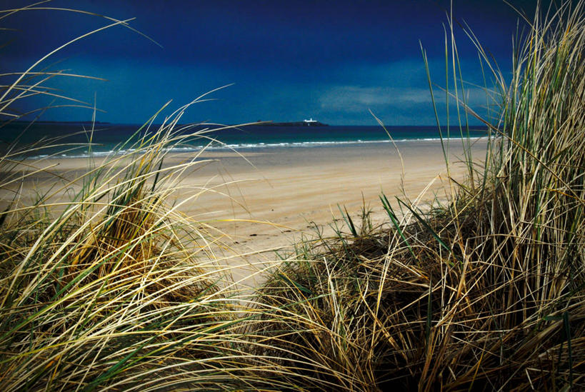 无人,横图,室外,白天,度假,水,英国,沙子,地平线,河岸,水边,水平线,云,草,风景,天空,自然,摄影,宁静,环境,北欧,诺森伯兰郡,海滩,旅行