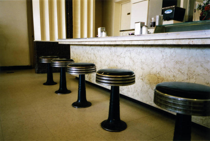 无人,酒吧,横图,室内,白天,重复,吧台,美国,一排,整齐,座位,排列,摄影,吧椅,顺序,队列