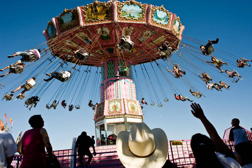 人群,站,坐,横图,室外,白天,自由,美国,狂欢节,朦胧,模糊,许多人,拿着,天空,一群人,乐趣,童年,摄影,北美,北美洲,享乐,加利福尼亚,美洲,万里无云,北亚美利加洲,亚美利加洲,圣马特奥县,无忧无虑,美利坚合众国,商业活动