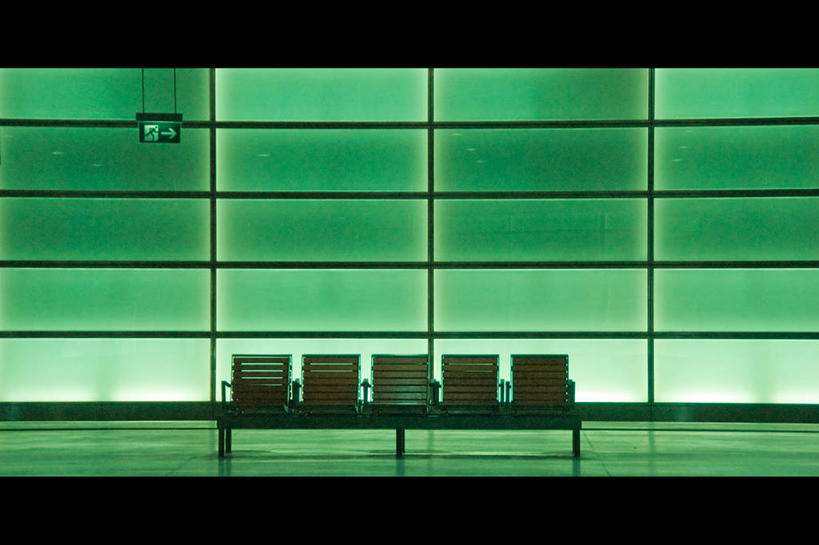 无人,横图,室内,指示牌,椅子,德国,一排,整齐,并排,标志,文字,首都,方向,标识,柏林,箭头,座位,排列,放松,摄影,指向,简单,队列,中欧,簇,旅行,挨着