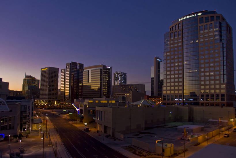 无人,横图,室外,度假,美景,天际线,城市风光,城市,道路,建筑,街道,路,公路,美国,景观,交通,光亮,娱乐,天空,黄昏,享受,休闲,景色,放松,摄影,照亮,亚利桑那,市区,万里无云,马路,旅行,菲尼克斯市