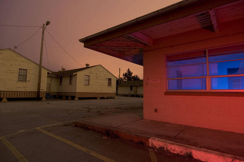 无人,横图,室外,特写,窗户,城市,建筑,街道,路灯,美国,军事,光亮,天空,黄昏,摄影,宁静,照亮,北美,北美洲,照明设备,加利福尼亚,美洲,军事基地,闪光灯,加州,洛杉矶,加利福尼亚州,万里无云,金州,黄金州,北亚美利加洲,亚美利加洲,蒙特利半岛,天使之城,蒙市,蒙特利公园市,旅行,美利坚合众国