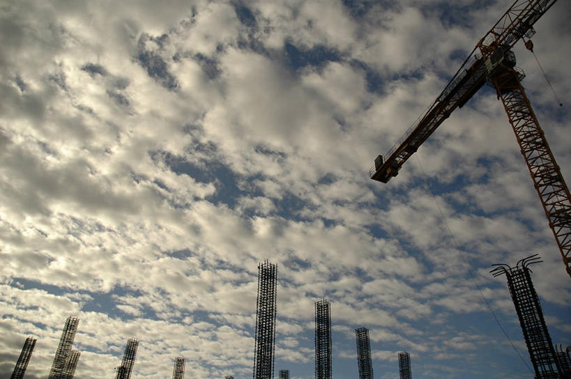 无人,横图,室外,白天,仰视,建筑业,技术,建筑,美国,云,设备,施工,天空,建筑工地,交通工具,机械,起重机,钢筋,摄影,工程,载具,发展,旧金山,工作车,施工车,低角度拍摄