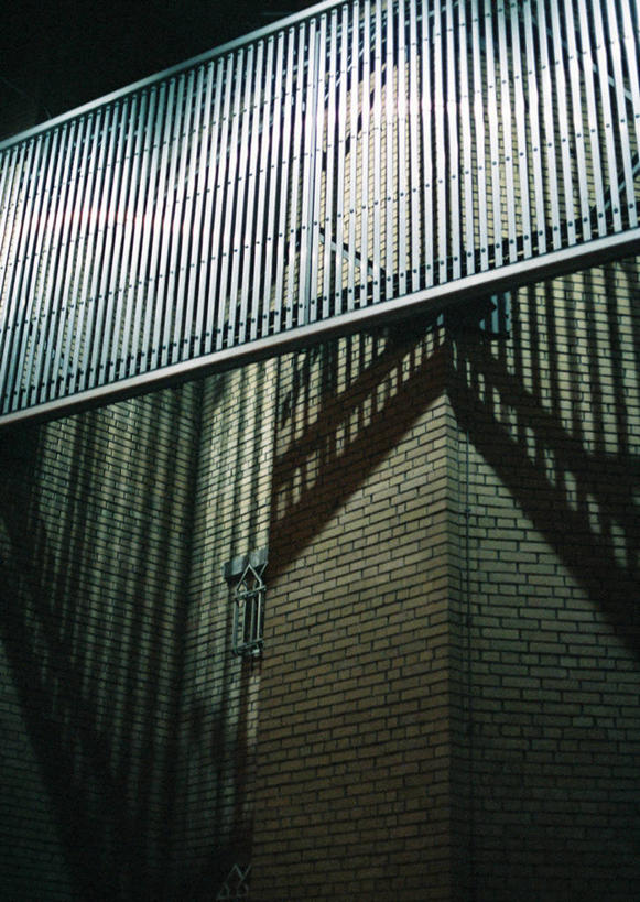 无人,竖图,室外,夜晚,仰视,建筑,乌克兰,阴影,条纹,砖,墙,光亮,首都,砖墙,摄影,照亮,基辅,式样,低角度拍摄,旅行