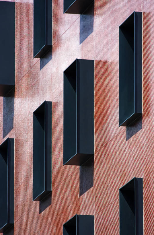 无人,竖图,室外,白天,背景,重复,窗户,建筑,克罗地亚,红色,摄影,巴尔干,里耶卡,全画面,全框架,全帧,全画幅