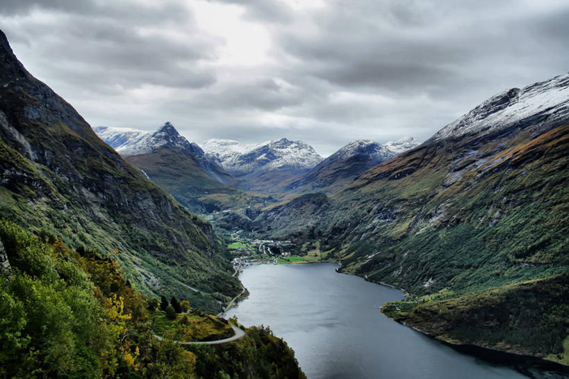 无人,横图,室外,白天,河流,美景,山,山脉,雪,挪威,欧洲,景观,流水,云,树,风景,天空,自然,景色,忧伤,摄影,白桦,宁静,环境,斯堪的纳维亚,美好,自然风光,北欧,斯堪的那维亚,斯堪的那维亚半岛,斯堪的纳维亚半岛,善良,痛苦,斯堪狄纳维亚半岛,忠诚,落叶树,挪威王国,花楸,红果臭山槐,默勒.鲁姆斯达尔,默勒.鲁姆斯达尔郡,百华花楸,马加木,秋天,旅行,哭泣,欧洲花楸