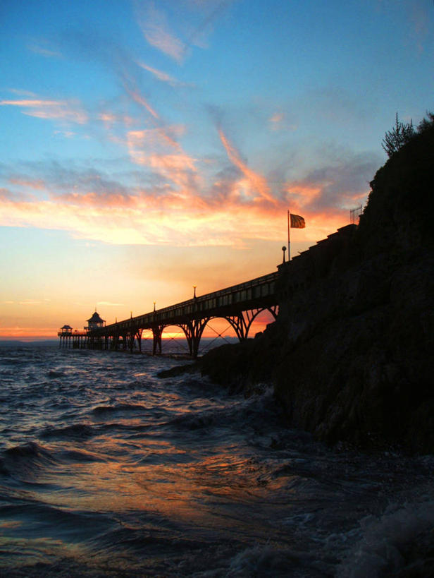 无人,码头,竖图,室外,海洋,日落,水,建筑,旗帜,英国,符号,拱门,联系,黄昏,波浪,摄影,宁静,北欧,剪影,逆光,萨默塞特,旅行,西南英格兰