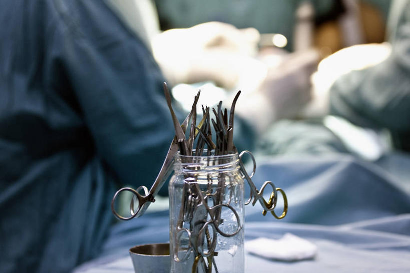 一个人,医院,横图,室内,工作服,制服,安全,团队,阿根廷,剪刀,防护,首都,拿着,手套,南美,摄影,保护,手术,手术室,医疗器械,保险,防护服,保全,周全,安稳,安定,防护手套,工作制服,责任,布宜诺斯艾利斯,手术器械,平安,工作套服