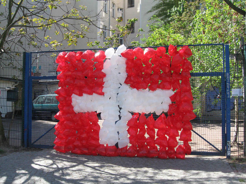 无人,横图,室外,白天,德国,阴影,包,大门,首都,塑料袋,树,摄影,保护,创造力,中欧,爱国主义,瑞士国旗,想法