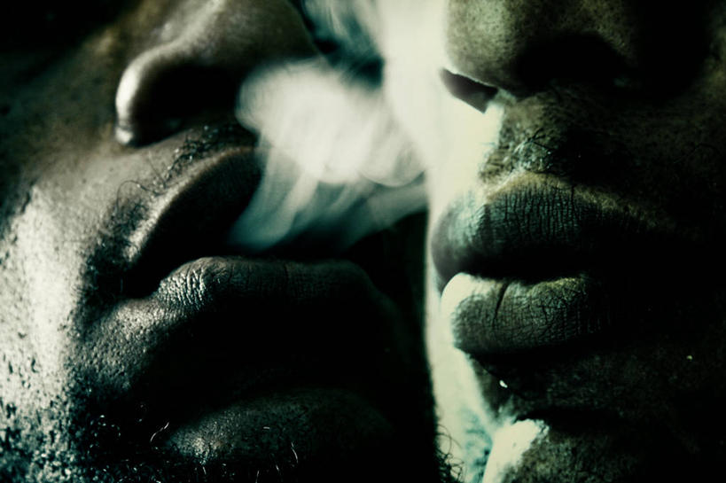 头,鼻子,嘴,两个人,吸烟,横图,特写,英国,烟,摄影,毛发,北欧,反差,头部,鼻,鼻孔,口,口腔,嘴巴,嘴唇,胡茬