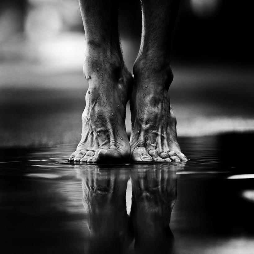 成年人,一个人,站,方图,室外,白天,水,加拿大,仅一个男性,湿,反射,平衡,人体,摄影,足