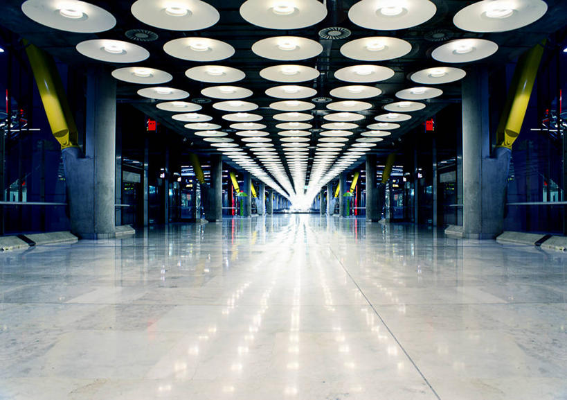 无人,机场,横图,室内,夜晚,旅途,天花板,西班牙,反射,光亮,首都,现代,马德里,摄影,砖地,照亮,马德里省,伊比利亚半岛,马德里巴拉哈斯机场,旅行