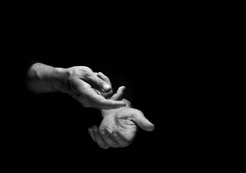 手,一个人,横图,室内,特写,通讯,美国,黑色背景,黑色,手势,人体,摄影,部分,想法,影棚拍摄,打手势