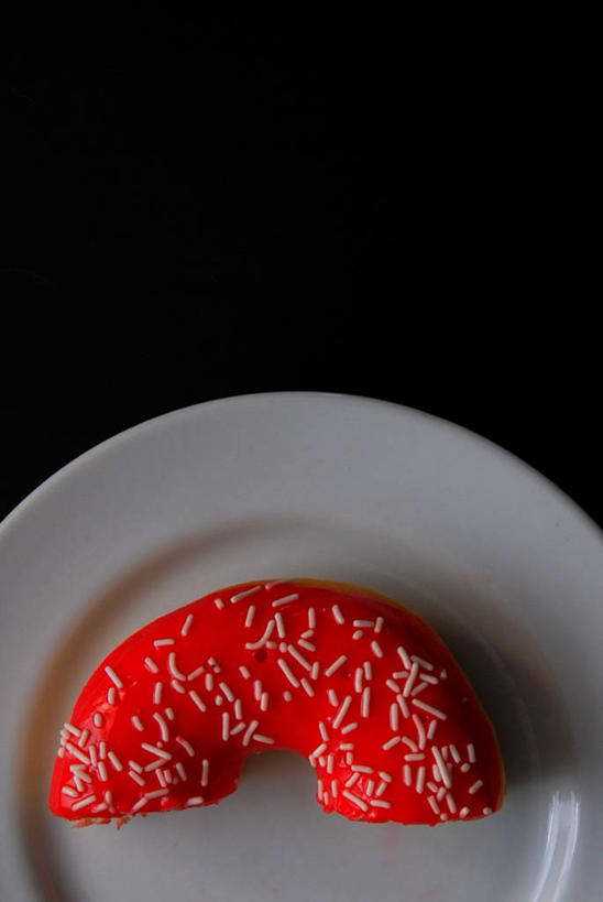 无人,竖图,俯视,室内,特写,沙漠,餐具,荷兰,黑色背景,食品,首都,饮食,两个,黑色,盘子,甜食,诱惑,半满,摄影,清新,多纳圈,阿姆斯特丹,高角度拍摄,影棚拍摄