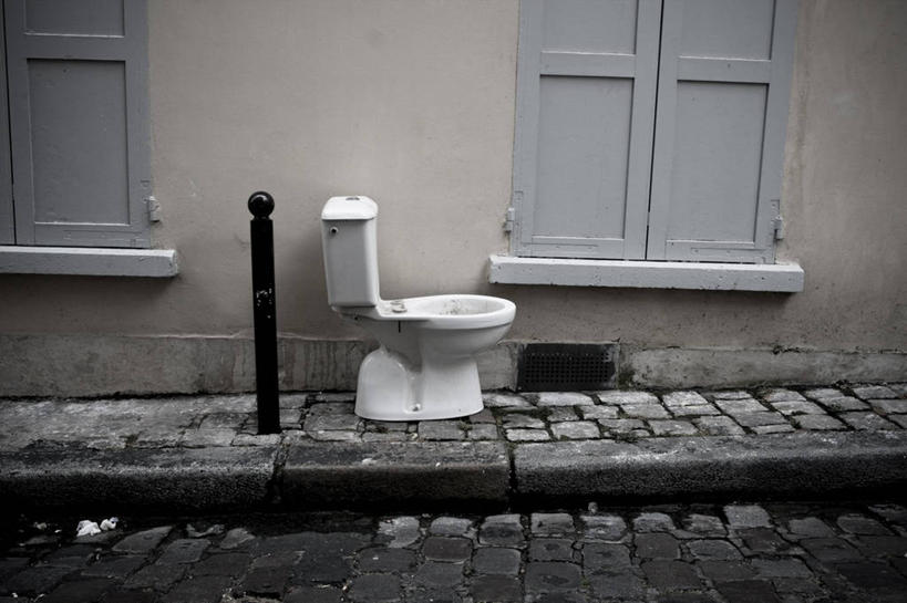 无人,横图,室外,白天,窗户,街道,法国,巴黎,废弃,首都,摄影,报废,废物,下降,迷路,丢弃,放弃,抛弃,中欧,摈弃,法兰西岛大区,厕所,屏弃,摈斥,摒除