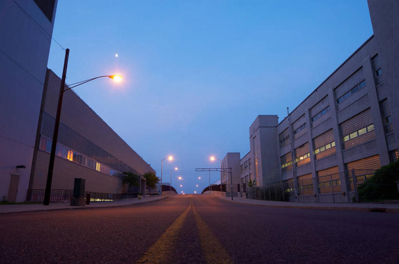 无人,工厂,横图,室外,建筑,街道,路灯,美国,光亮,黎明,工业,摄影,照亮,早晨,照明设备,工业建筑,旅行