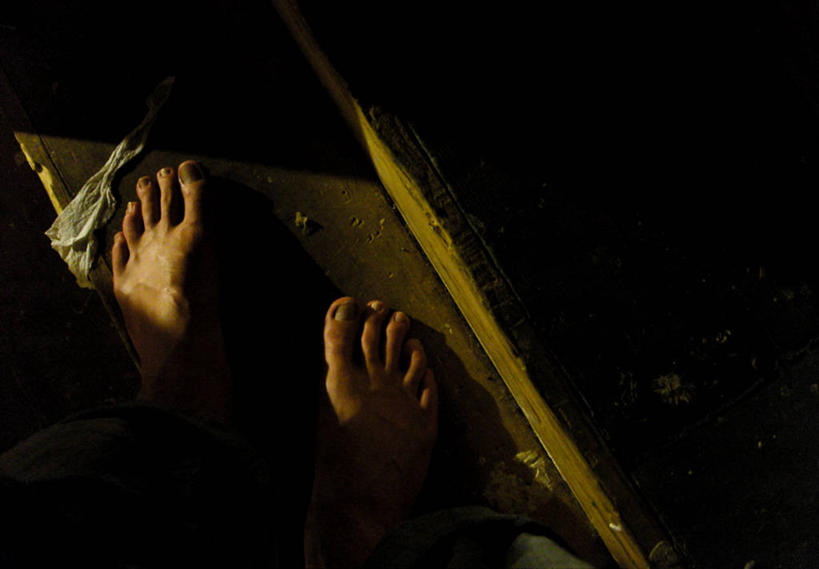 腿,一个人,横图,俯视,室内,神秘,楼梯,美国,朦胧,模糊,指甲油,个性,人体,摄影,化妆用品,岩层,私密,四肢,高角度拍摄