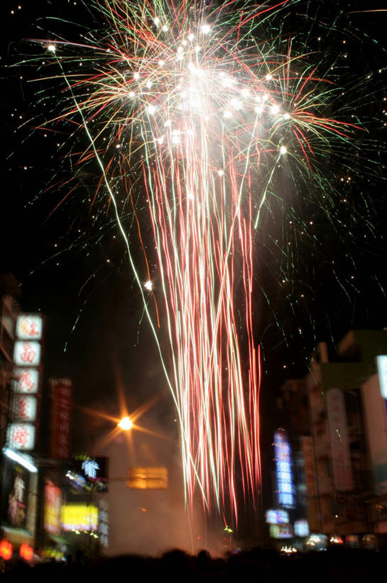 无人,竖图,室外,夜晚,爆炸,城市,建筑,台湾,庆祝,火花,天空,焰火,摄影,照亮,东亚,传统节日