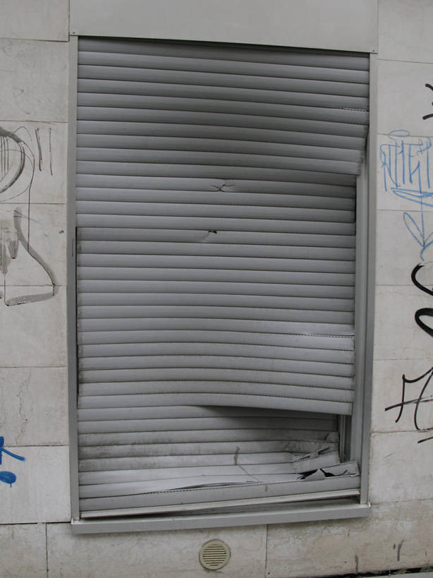 无人,竖图,室外,白天,窗户,德国,废弃,墙,凌乱,百叶帘,摄影,报废,废物,下降,丢弃,毁灭,放弃,抛弃,中欧,科隆,摈弃,屏弃,摈斥,摒除