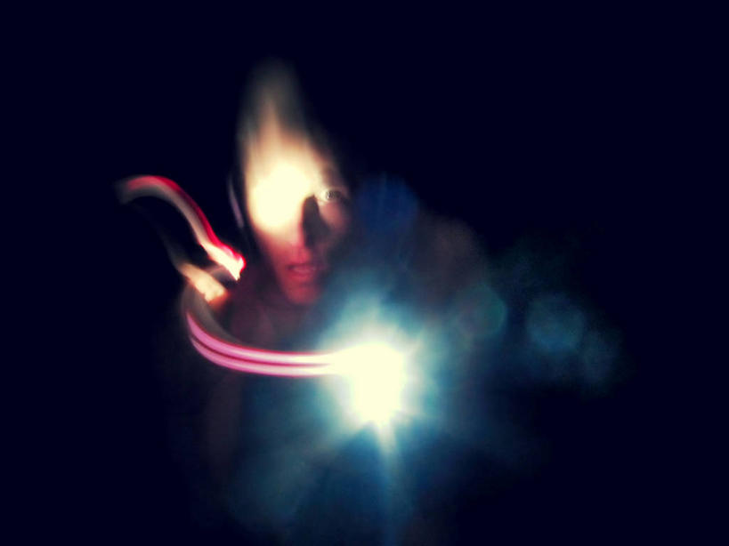 手,一个人,横图,室内,室外,夜晚,长时间曝光,火,巴西,朦胧,模糊,燃烧,大喊,南美,人体,摄影,怪异,明亮,照亮,圣卡塔琳娜,危险,年轻人