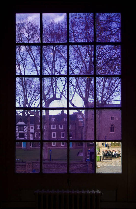 竖图,阶调图片,室内,窗户,城市,建筑,英国,欧洲,伦敦,首都,伦敦塔,紫色,摄影,窗框,西欧,北欧,大不列颠,英国文化,大不列颠及北爱尔兰联合王国,大不列颠及爱尔兰联合王国,雾都,想法,彩图,大不列颠王国,大英帝国,联合王国,日不落帝国