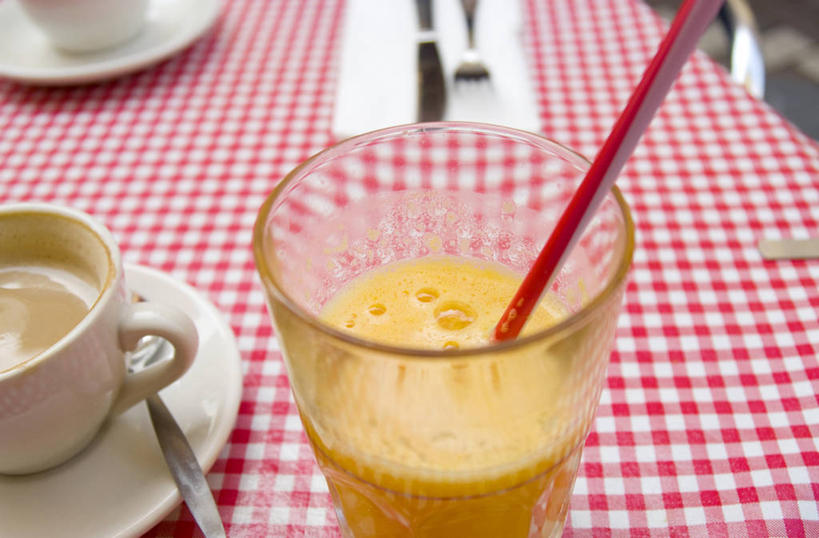 无人,横图,室内,特写,桌子,荷兰,咖啡杯,首都,饮食,桌布,盘子,吸管,摄影,清新,桔子汁,阿姆斯特丹,拿铁咖啡,彩图,茶匙