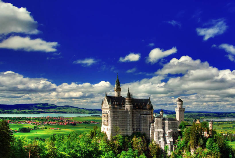 无人,横图,俯视,室外,白天,森林,建筑,德国,城堡,地平线,地形,云,塔,辽阔,地面,风景,自然,地标建筑,广阔,摄影,一望无际,延伸,德国文化,中欧,新天鹅城堡,天地相交,无边无际,一马平川,彩图,高角度拍摄