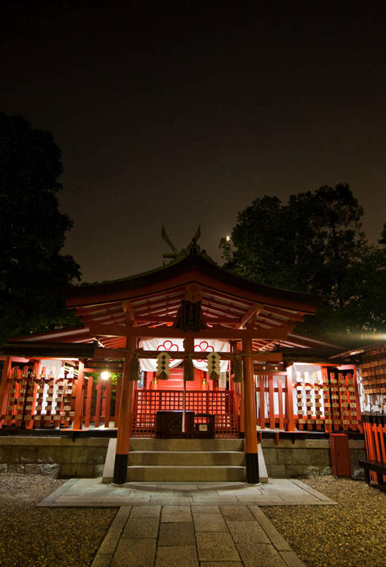 无人,竖图,室外,夜晚,建筑,京都,日本,亚洲,日本文化,柱子,宝塔,树,摄影,佛教,京都府,照亮,神殿,宗教建筑,剪影,东亚,本州,本州岛,日本国,近畿地方,近畿,京都市,伏见稻荷大社,伏见区,彩图