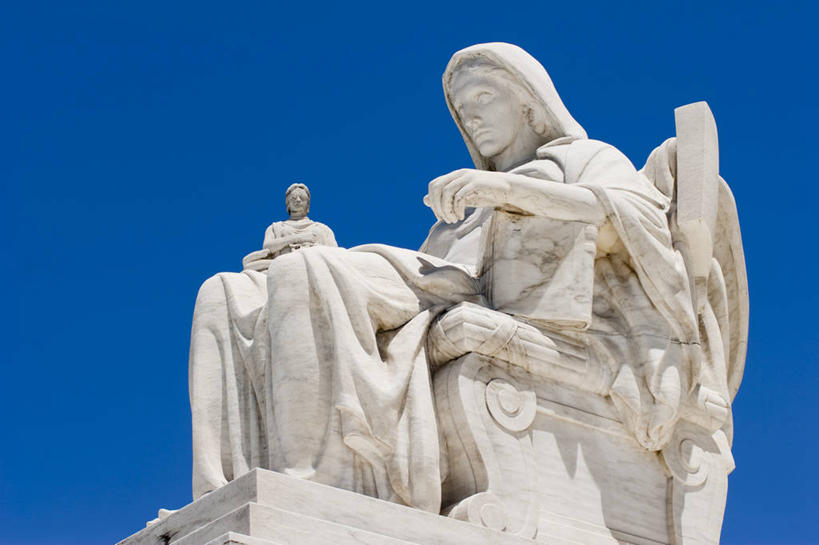 无人,横图,室外,白天,侧面,建筑,美国,蓝色背景,艺术,标志,雕像,符号,首都,标识,一个,白色,摄影,单个,权威,华盛顿特区,美国最高法院,万里无云,性别符号,彩图,男性符号,法律,法律体系