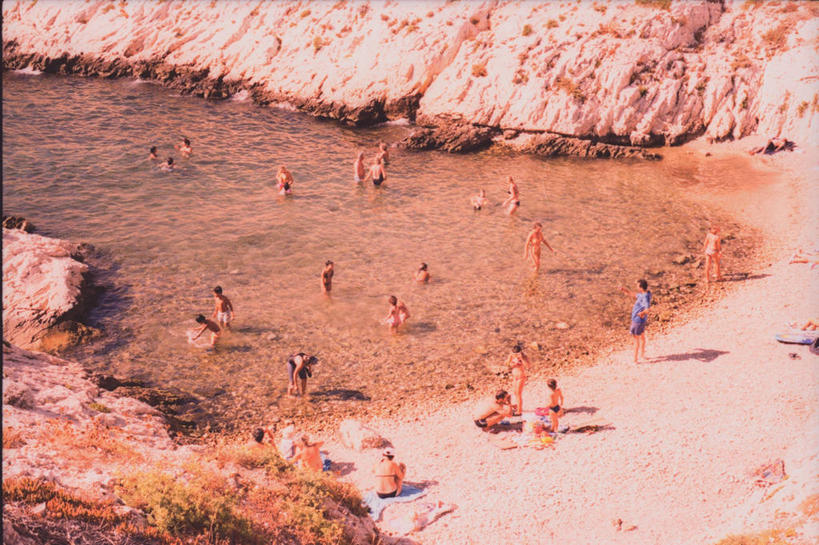 游泳,横图,俯视,阶调图片,室外,白天,旅游,度假,马赛,法国,沙子,许多人,一群人,摄影,怀旧,享乐,普罗旺斯,中欧,罗纳河口,海滩,岩石,休闲活动,彩图,高角度拍摄