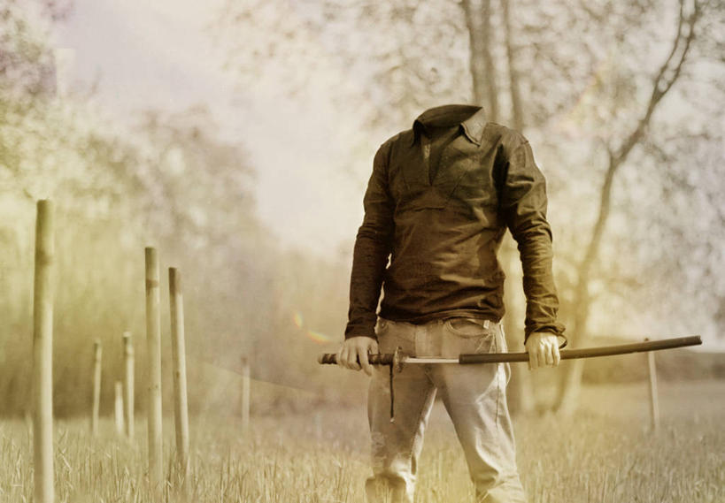 成年人,中年人,一个人,站,横图,室外,白天,正面,美景,西班牙,巴塞罗那,仅一个男性,仅一个人,仅一个中年男性,服装,景观,拿着,牛仔裤,休闲装,衣服,自然,景色,摄影,服饰,怪异,击败,衣着,穿着,自然风光,伊比利亚半岛,衣饰,男人,男性,中年男性,彩图,巴塞罗那省