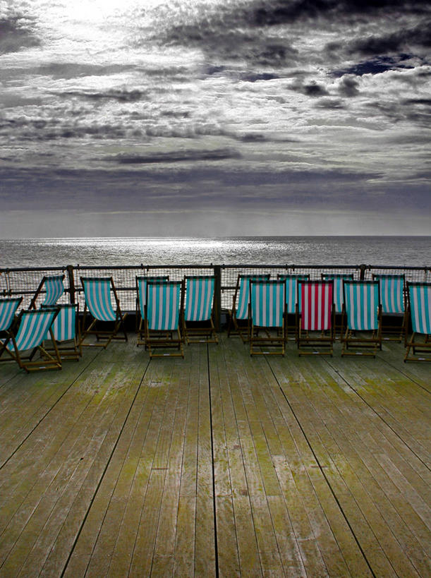 无人,码头,露台,竖图,室外,白天,度假,海洋,水,多云,阳台,英国,许多,条纹,地平线,水平线,院子,很多,天空,摄影,宁静,沙滩椅,北欧,布莱克浦,式样,兰开夏,彩图,旅行,露天阳台