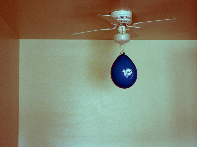 无人,横图,室内,白天,天花板,美国,吊挂,悬挂,装饰,墙,挂,两个,气球,摄影,吊扇,电扇,简单,想法,彩图