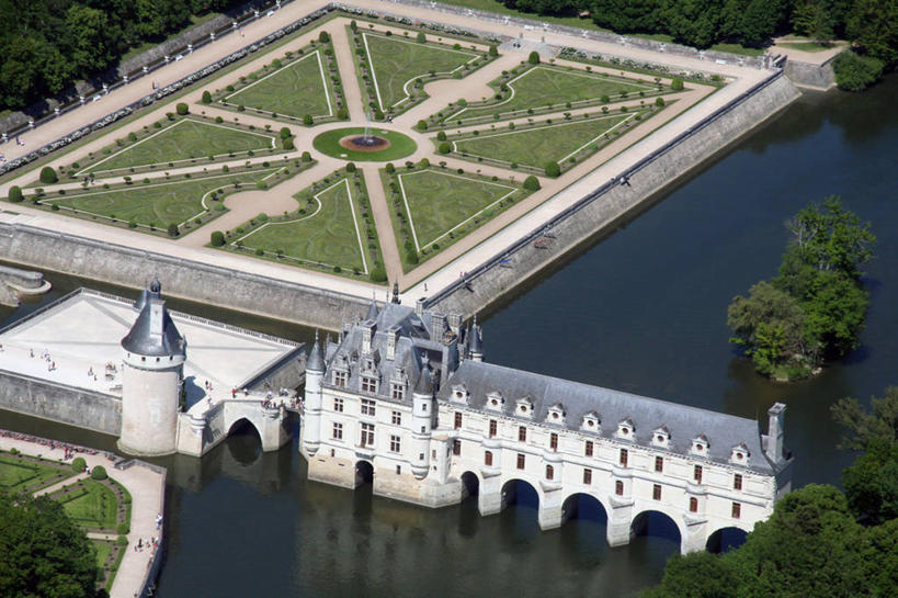 无人,宫殿,横图,俯视,航拍,室外,白天,湖,建筑,法国,欧洲,城堡,拱门,塔,历史,树,地标建筑,摄影,园林,西欧,鸟瞰,法兰西,法国文化,中欧,法兰西共和国,法兰西第五共和国,安德尔.卢瓦尔省,中央大区,昂布瓦斯,舍农索城堡,雪侬梭城堡,彩图,高角度拍摄,旅行