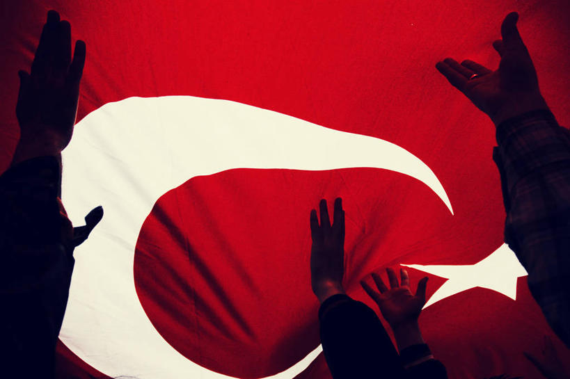 手,无人,三个人,横图,室外,骄傲,旗帜,欧洲,月亮,首都,拿着,红色,星形,人体,摄影,中东,剪影,土耳其文化,爱国主义,土耳其国旗,安卡拉,彩图