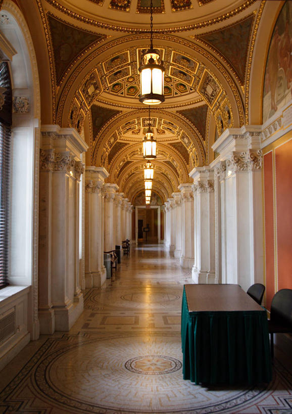 无人,竖图,室内,白天,家具,天花板,建筑,椅子,美国,一排,对称,整齐,柱子,拱门,走廊,光亮,首都,书桌,座位,排列,地标建筑,摄影,照亮,队列,透视图,华盛顿特区,美国国会图书馆,约克大教堂,美国国会山,彩图,旅行