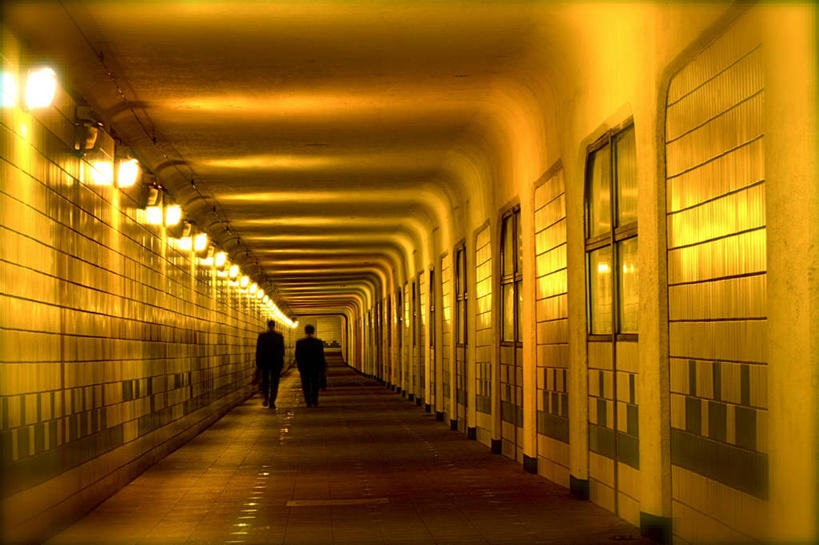 两个人,横图,室内,消失点,神秘,建筑,首尔,韩国,朦胧,模糊,隧道,首都,方向,摄影,连续,照亮,持续,朝鲜半岛,继续,陆续,步行,彩图