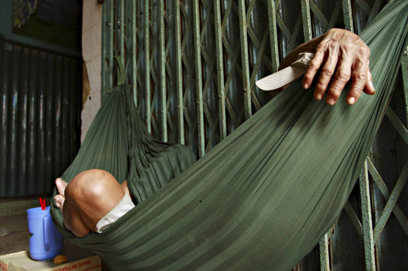 成年人,手,腿,一个人,横图,室内,白天,吊床,越南,仅一个男性,休息,赤脚,放松,人体,摄影,部分,胡志明市,印度支那,休闲活动,睡觉,仰卧,彩图