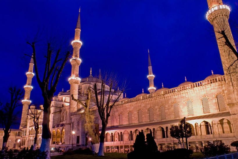 无人,横图,室外,夜晚,仰视,建筑,欧洲,光亮,地标建筑,摄影,照亮,尖塔,中东,清真寺,素檀阿梅特区,伊斯坦布尔,蓝色清真寺,彩图,低角度拍摄,旅行,伊斯坦布尔省