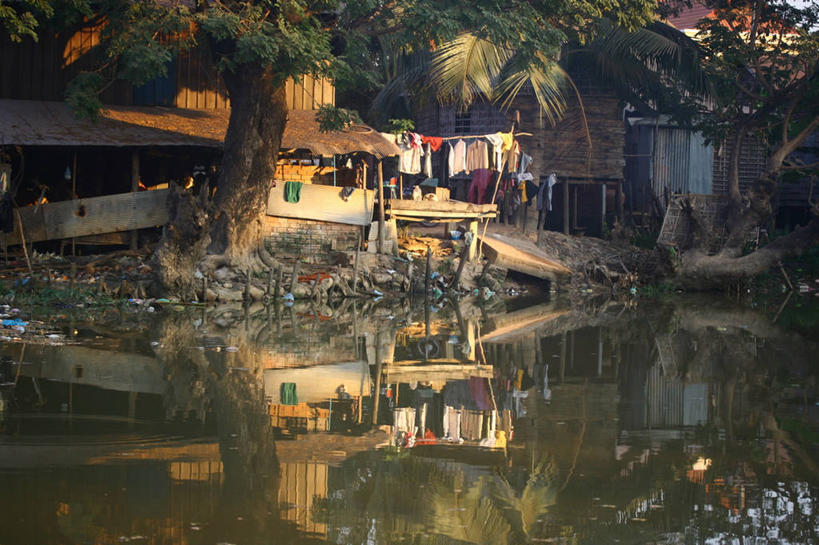 无人,横图,室外,白天,河流,建筑,棕榈树,日光,柬埔寨,反射,房屋,河岸,乡村,洗衣服,摄影,宁静,暹粒,印度支那,贫民窟,吴哥,彩图