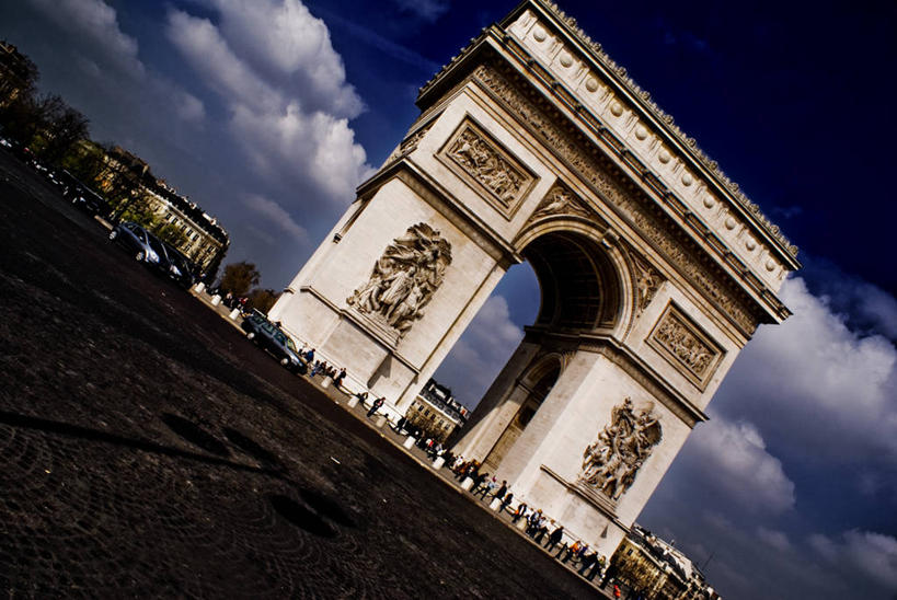 无人,横图,室外,白天,仰视,建筑,汽车,法国,凯旋门,巴黎,云,拱门,机动车,首都,天空,地标建筑,摄影,法国文化,中欧,戴高乐广场,法兰西岛大区,彩图,低角度拍摄,旅行