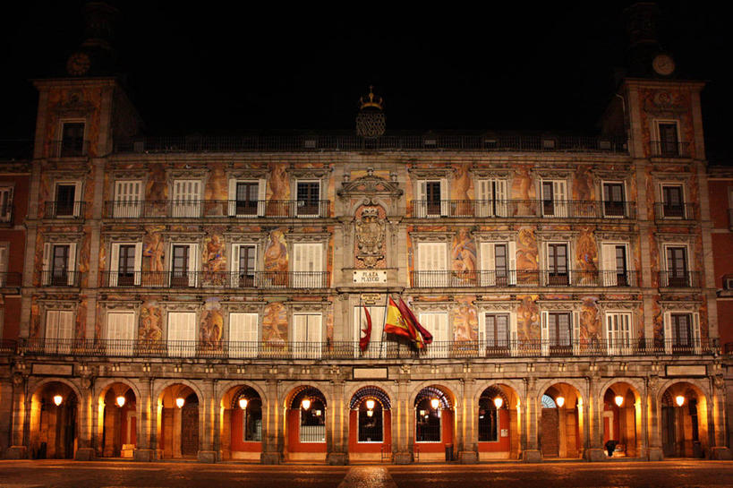 无人,宫殿,横图,室外,夜晚,正面,建筑,西班牙,柱子,首都,马约尔广场,马德里,摄影,政府大楼,马德里省,伊比利亚半岛,柱廊,西班牙国旗,彩图,旅行