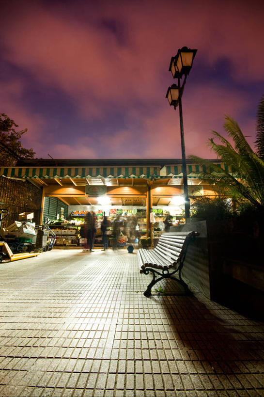 竖图,室外,白天,夜晚,消费,城市,路灯,西班牙,长椅,市场,摄影,宁静,照亮,伊比利亚半岛,大西洋群岛,大加纳利,彩图